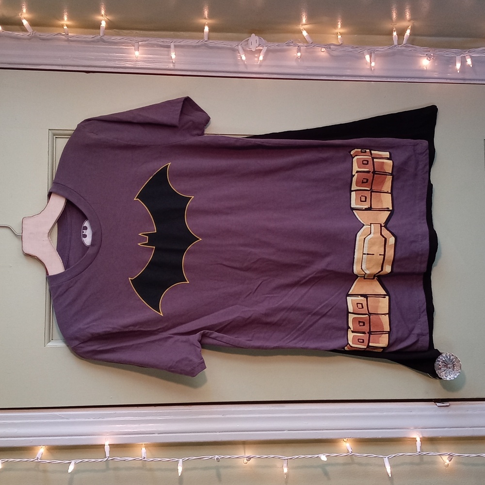 Kids 🆓 Boys Batman costume tshirt 👕 with detachable cape S